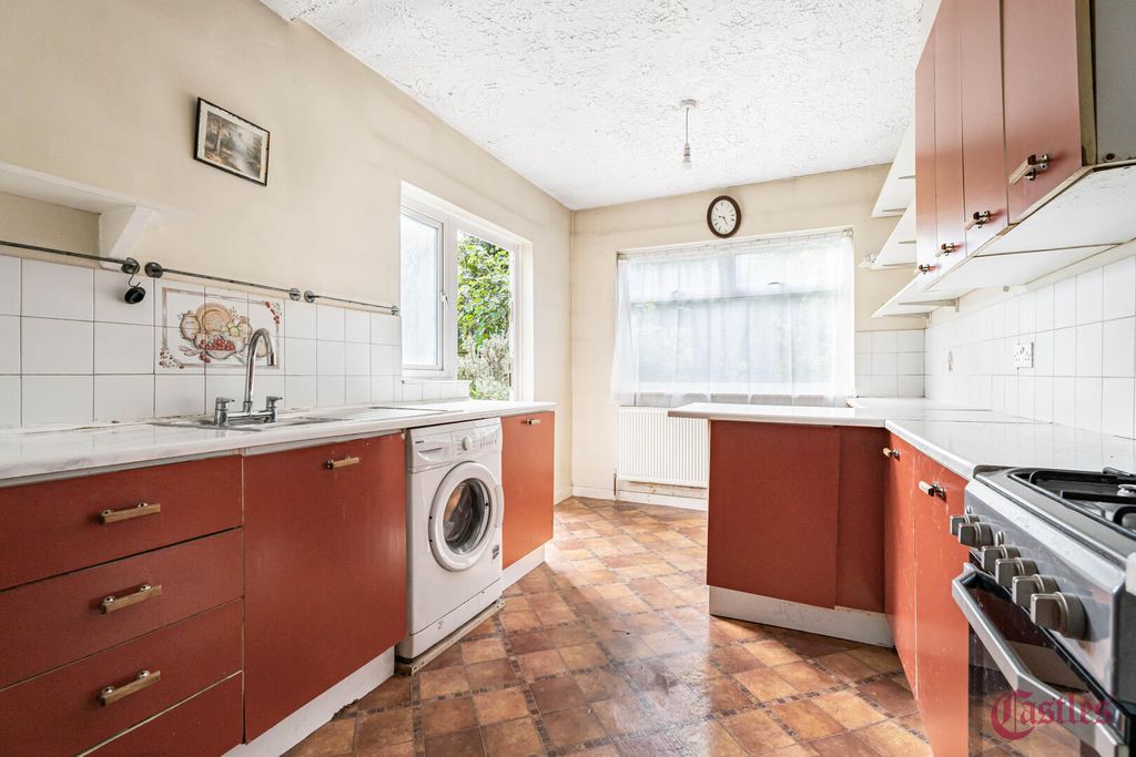 Property photo 3 of 16 Kitchen