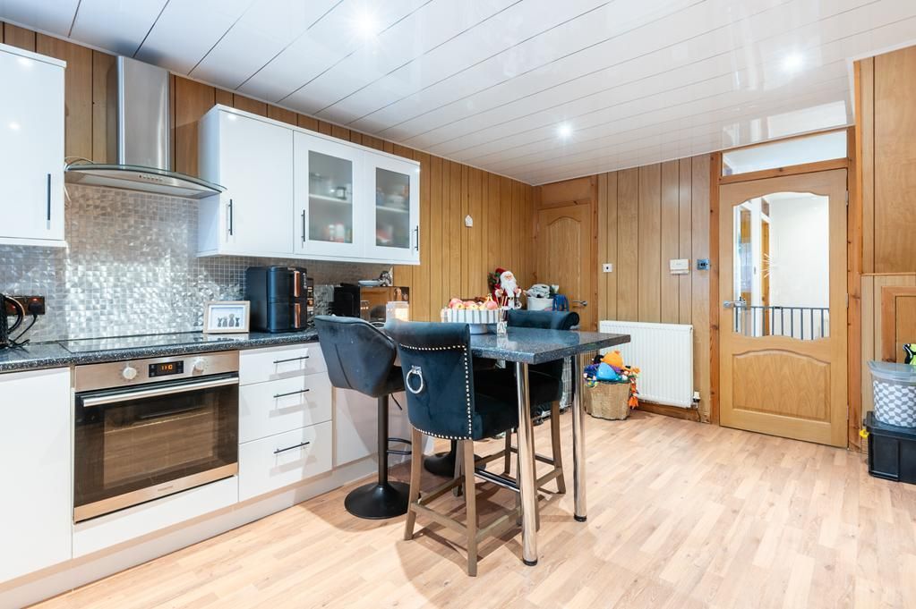 Property photo 3 of 17 Lev1511Jmp Dining Kitchen Again.Jpg