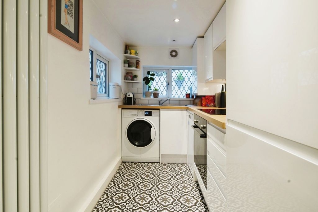 Property photo 3 of 11 4380282