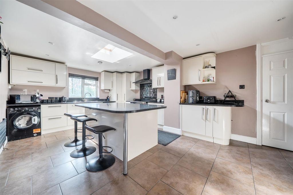 Property photo 2 of 19 Kitchen