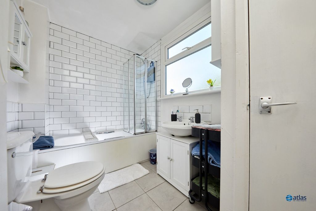 Property photo 3 of 13 Bathroom