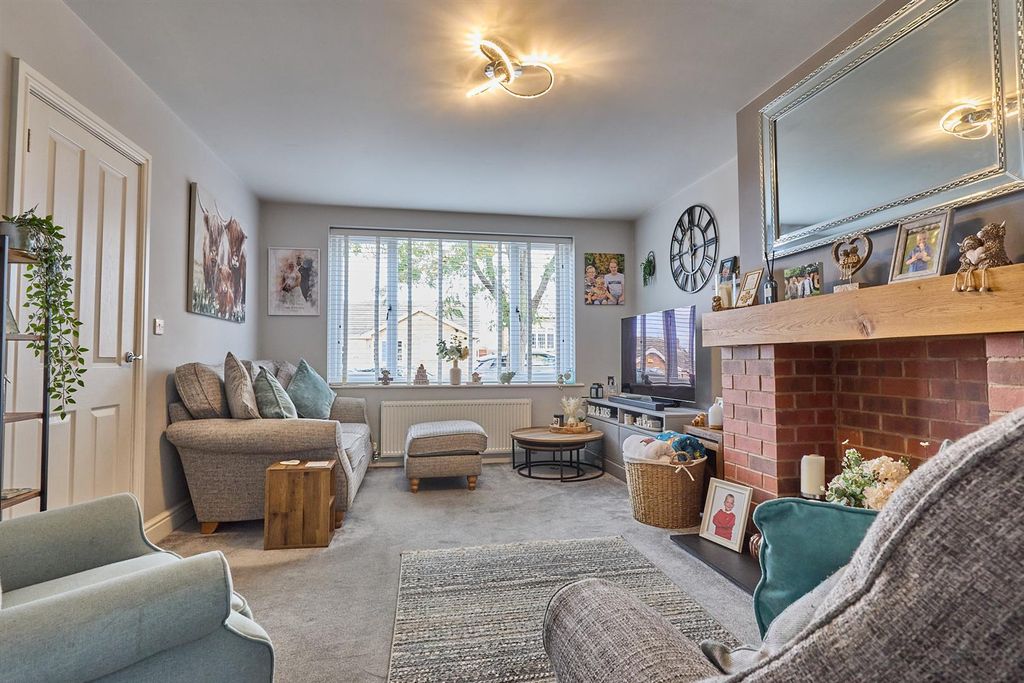 Property photo 2 of 15 Roseway.Jpg