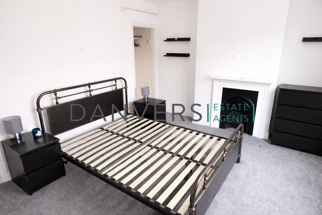 Property photo 3 of 5 Bed 1.Jpg