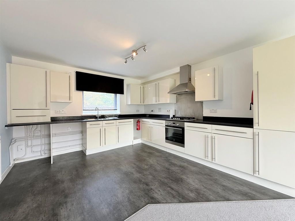Property photo 3 of 14 Kitchen
