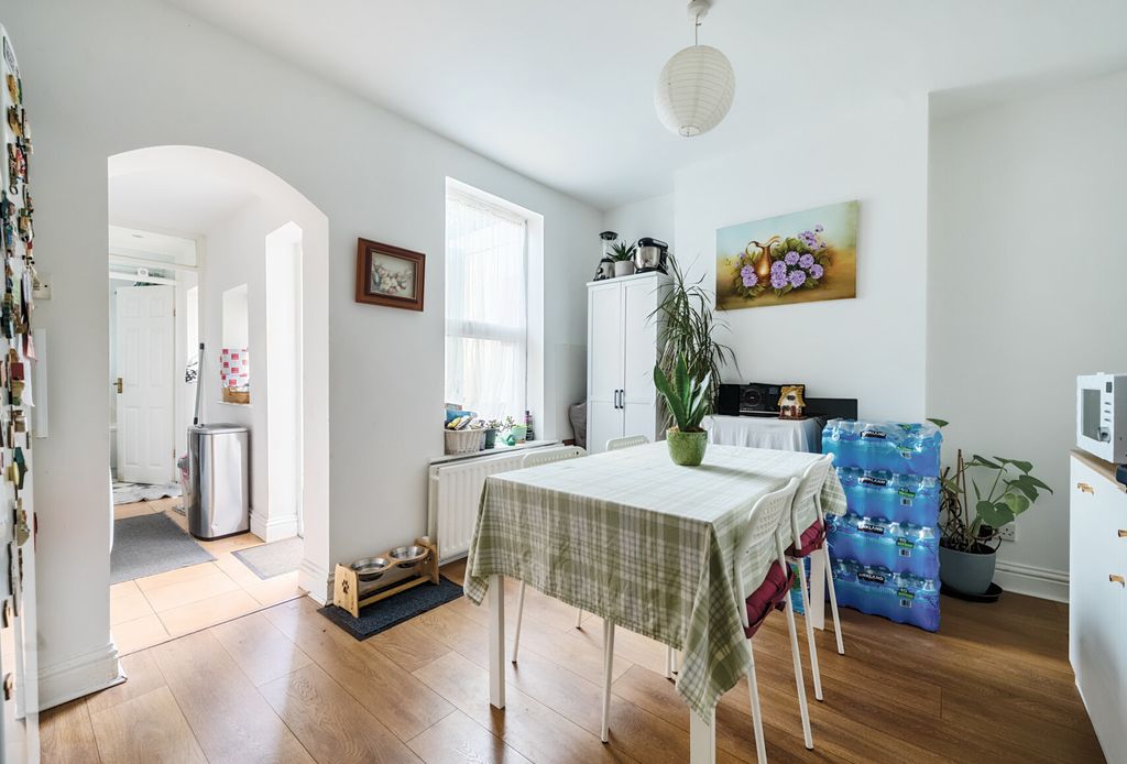 Property photo 2 of 10 1329525-5-6894d97...