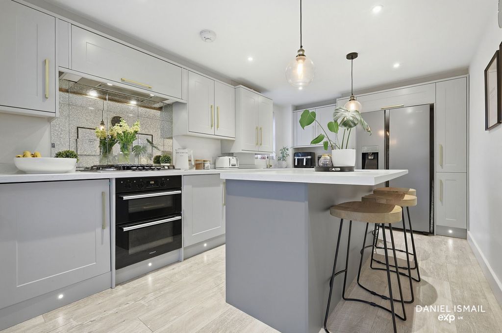 Property photo 2 of 25