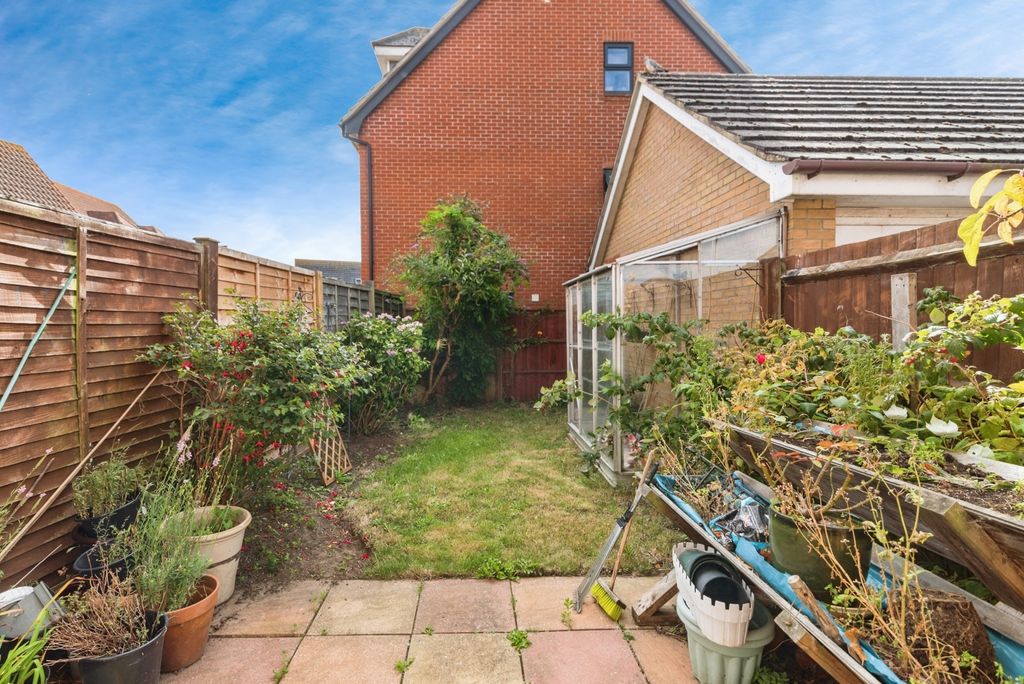 Property photo 2 of 17 Garden
