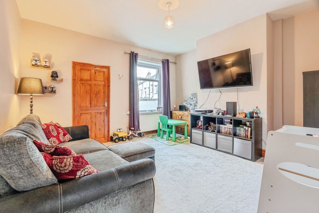 Property photo 2 of 16 Pbox-Img.Jpg