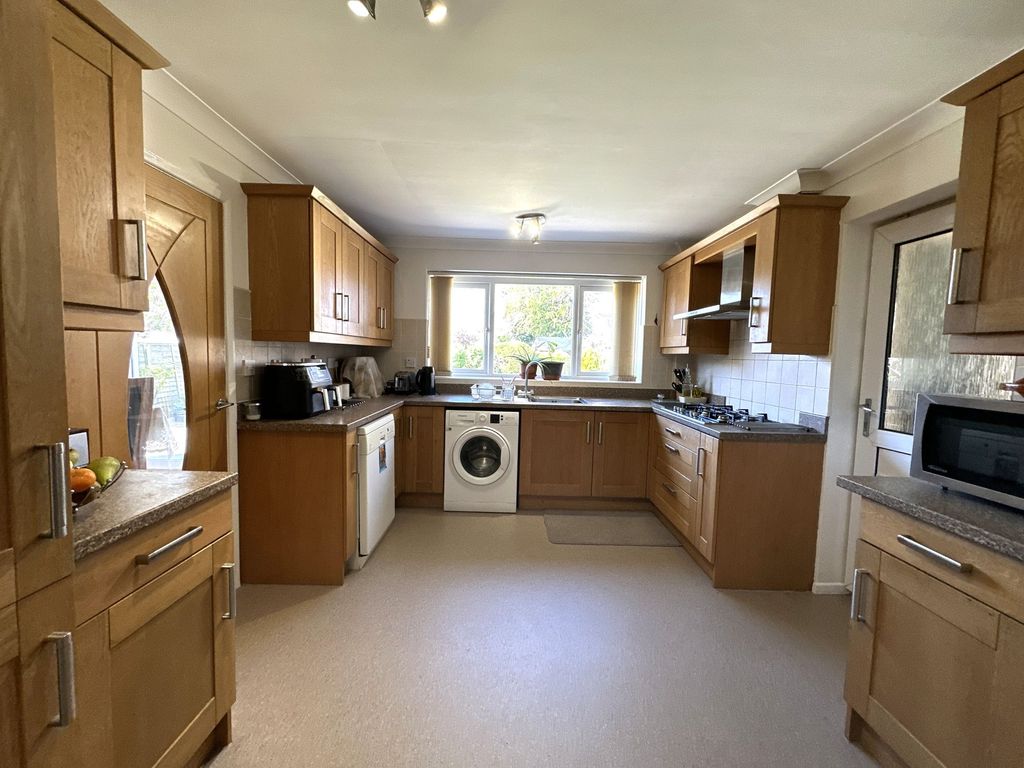 Property photo 3 of 16 Kitchen