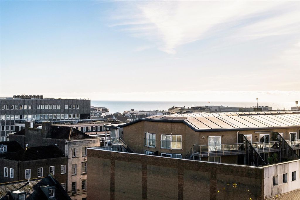 Property photo 2 of 17 Flat 14, 126-128 Queens Road-9.Jpg