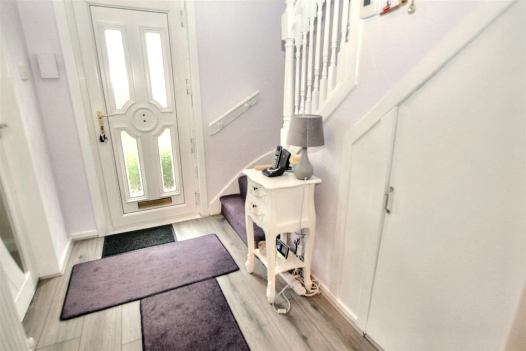 Property photo 3 of 18 3- Hallway.Jpg