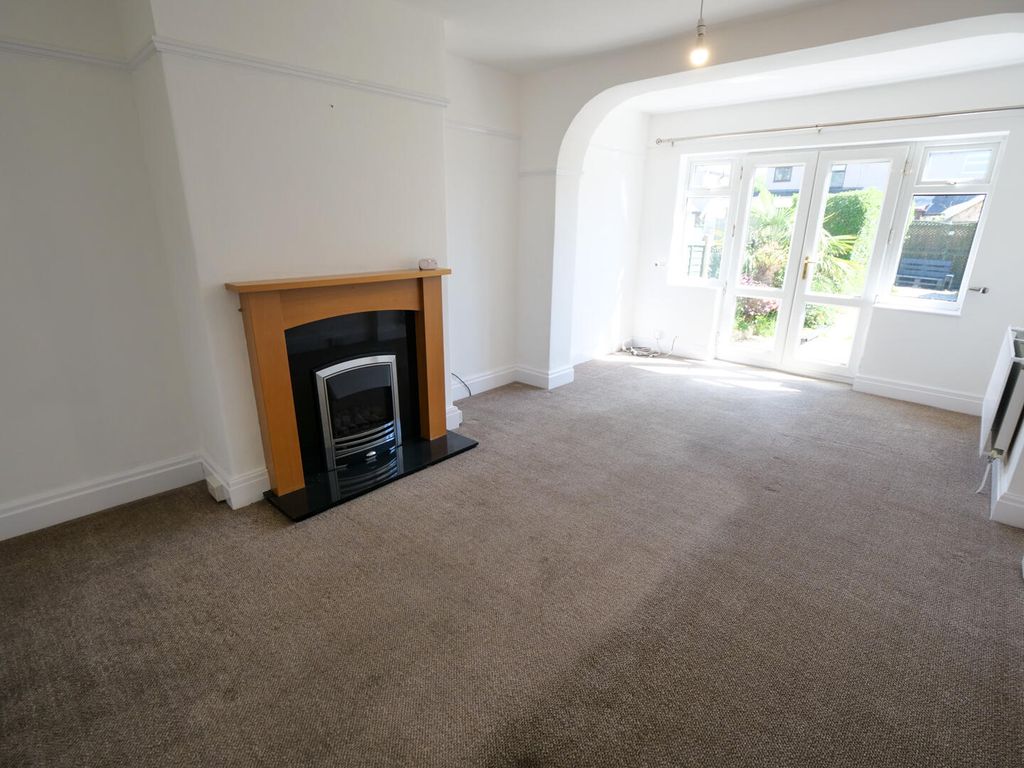 Property photo 2 of 12 Sitting Room