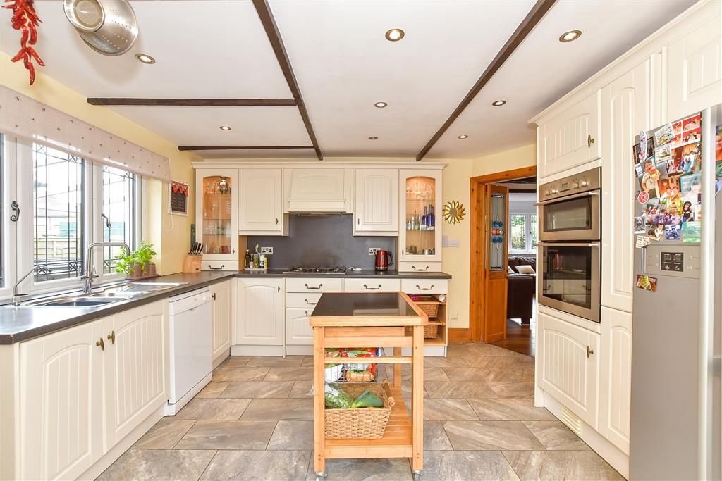 Property photo 2 of 18 Kitchen
