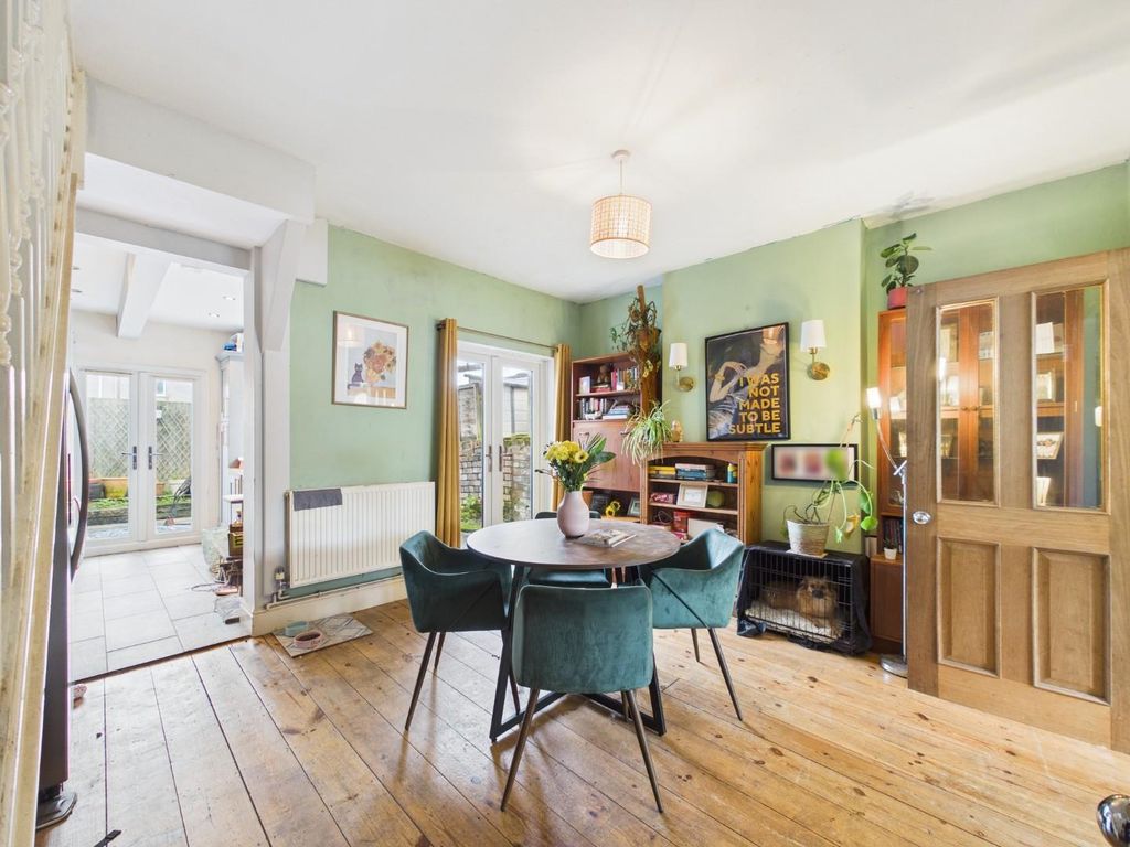 Property photo 2 of 28 Cam01530G0-Pr0385-Still005.Jpg