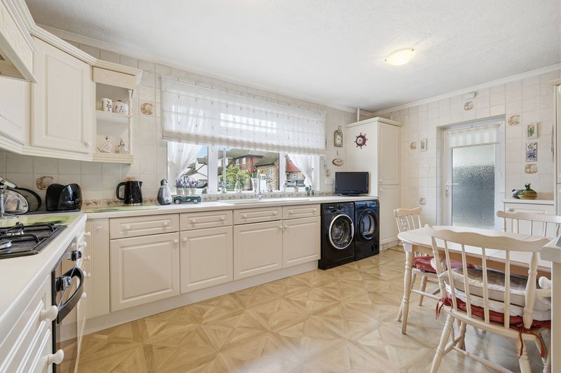 Property photo 3 of 29 Photo 6