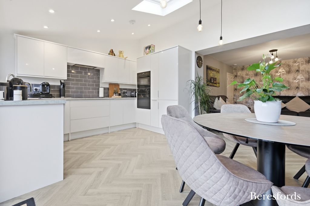 Property photo 2 of 37 Picture No. 08