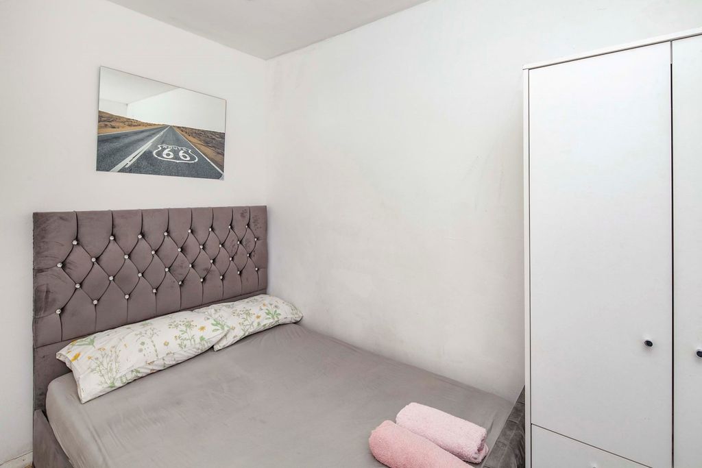 Property photo 2 of 10 cd950c21-4333-F11...