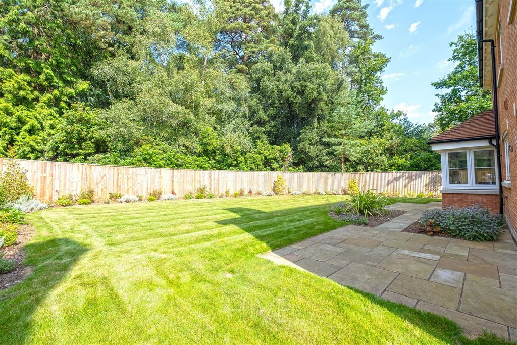 Property photo 3 of 39 Garden