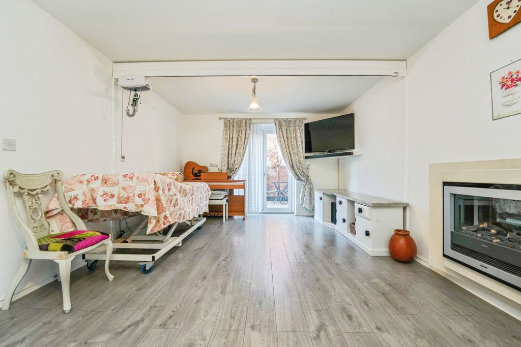 Property photo 2 of 20 Lounge/Dining Room