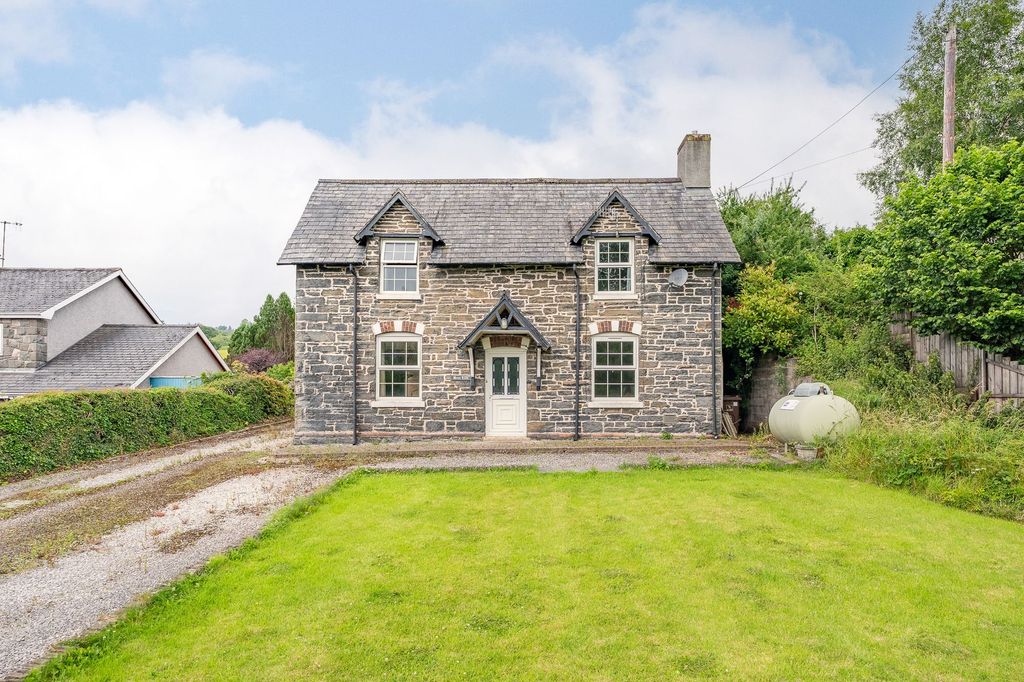 Property photo 1 of 11