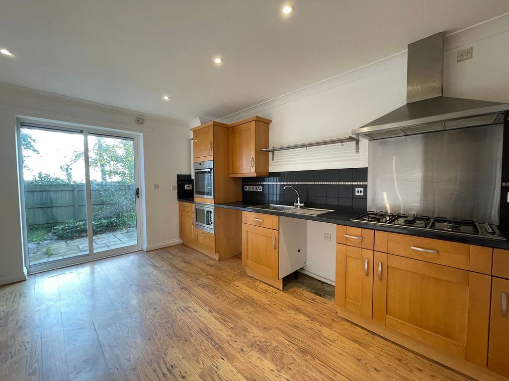 Property photo 3 of 32