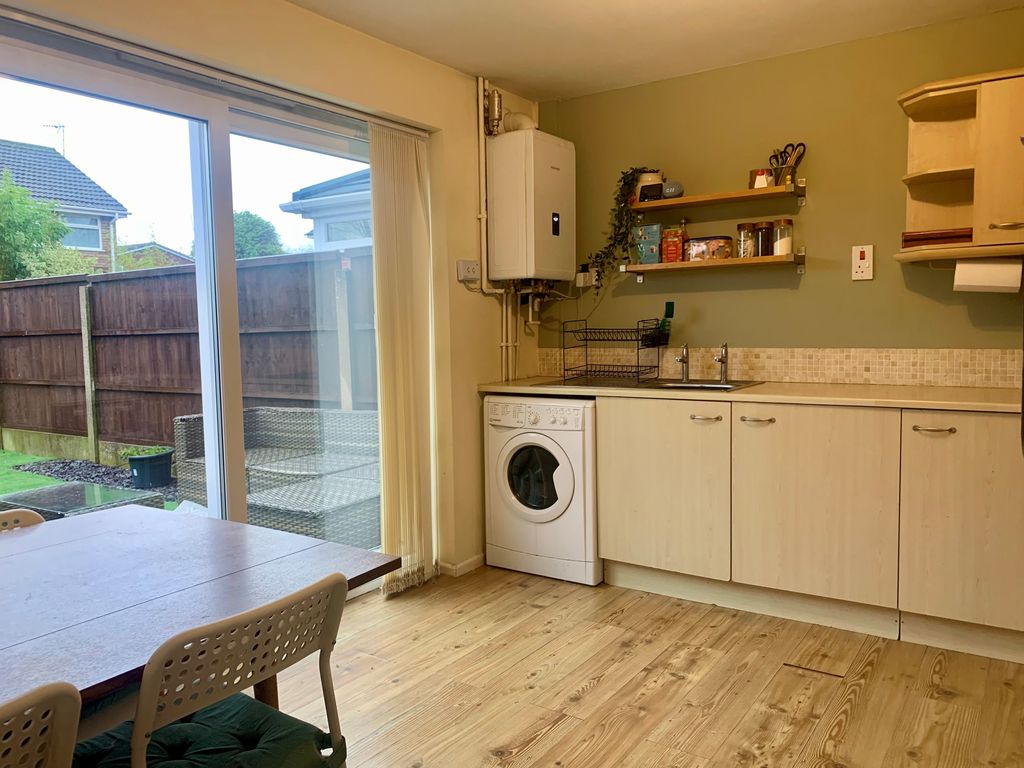 Property photo 3 of 8 Kitchen