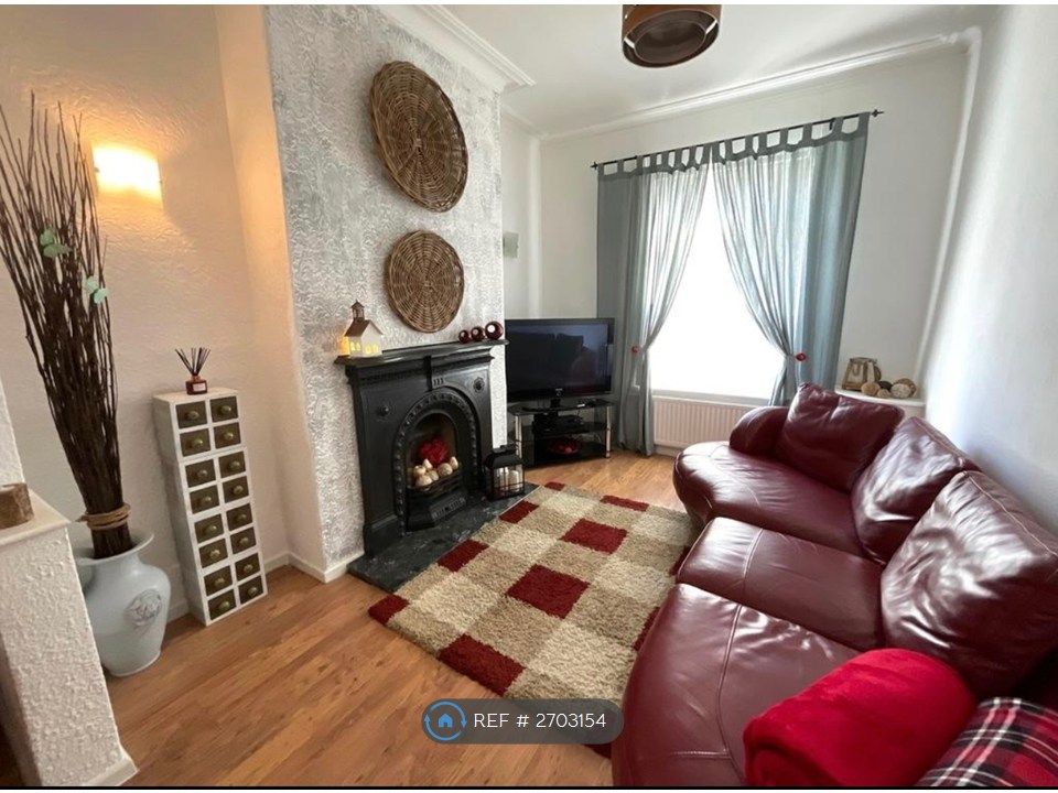 Property photo 2 of 8 Living Room