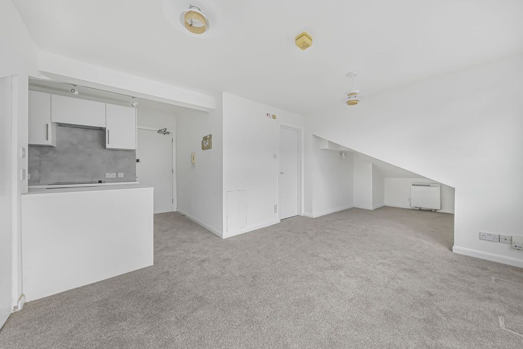 Property photo 3 of 10 Studio