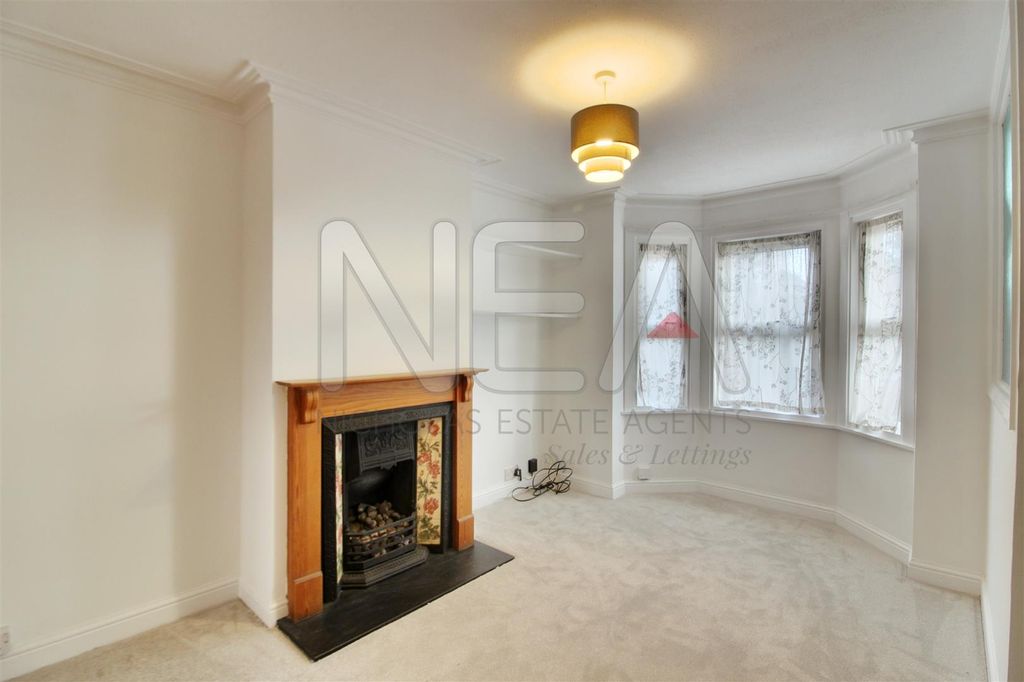 Property photo 2 of 16 Living/Dining Room