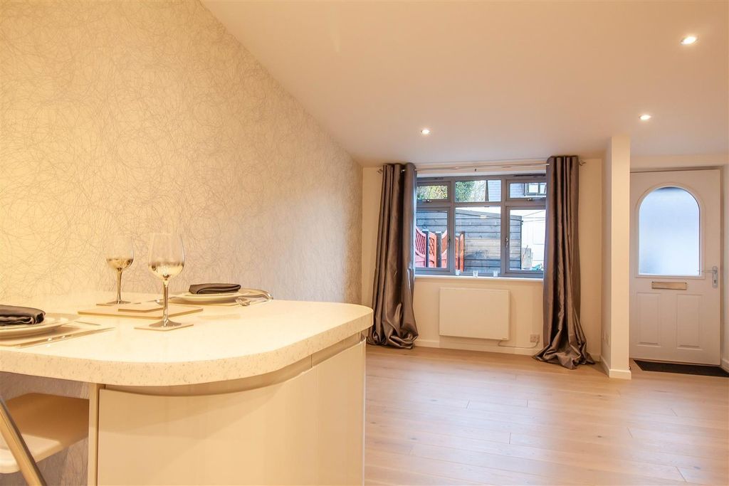 Property photo 3 of 6 Lounge.Jpg