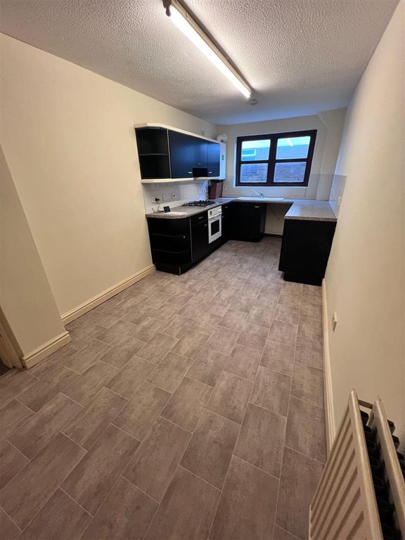 Property photo 3 of 6 Kitchen Diner