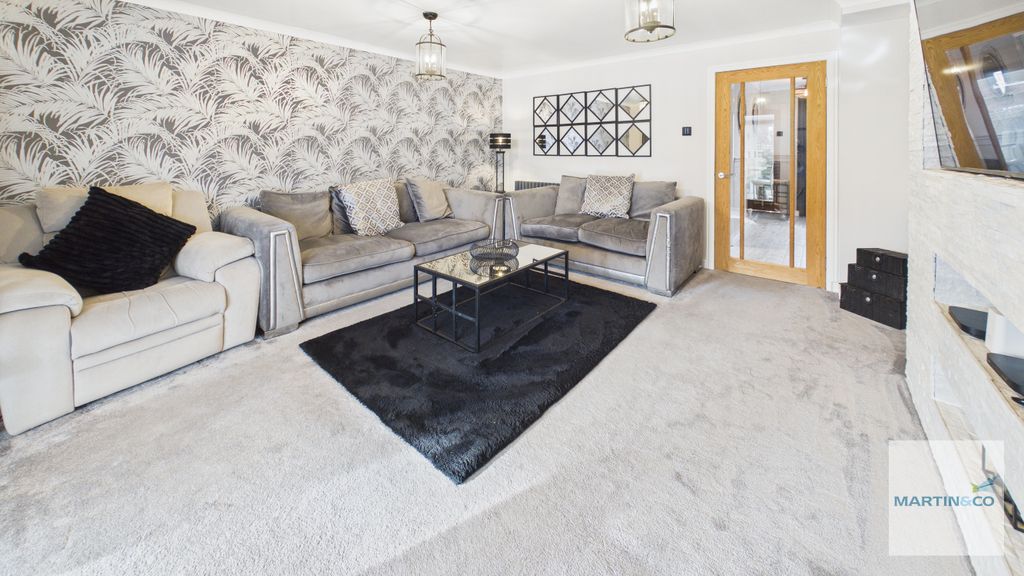 Property photo 2 of 21 Cam03663G0-Pr0238-Still020