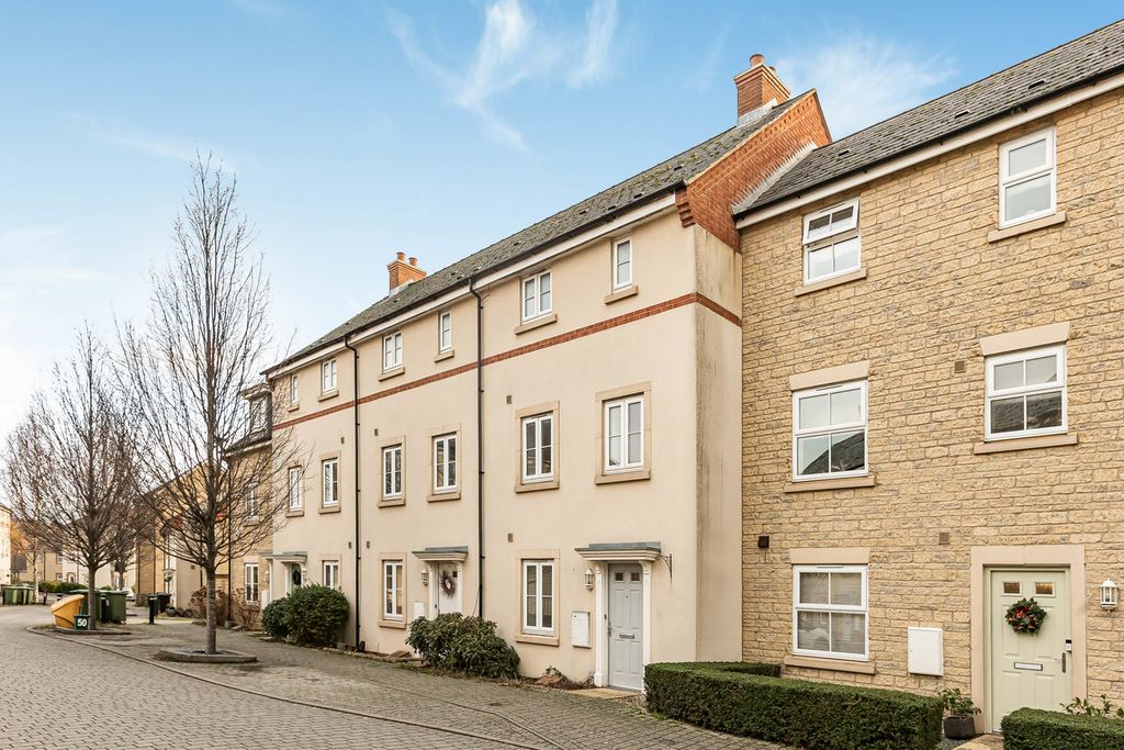 Property photo 1 of 19 Front