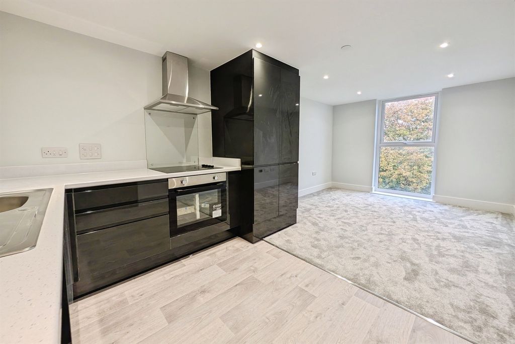 Property photo 2 of 6 (Thumbnail)