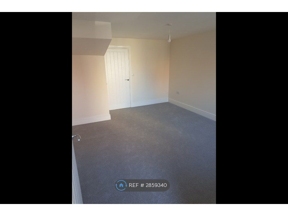 Property photo 3 of 16 Living Room