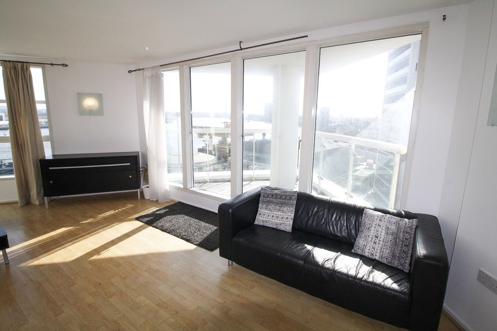 Property photo 2 of 25