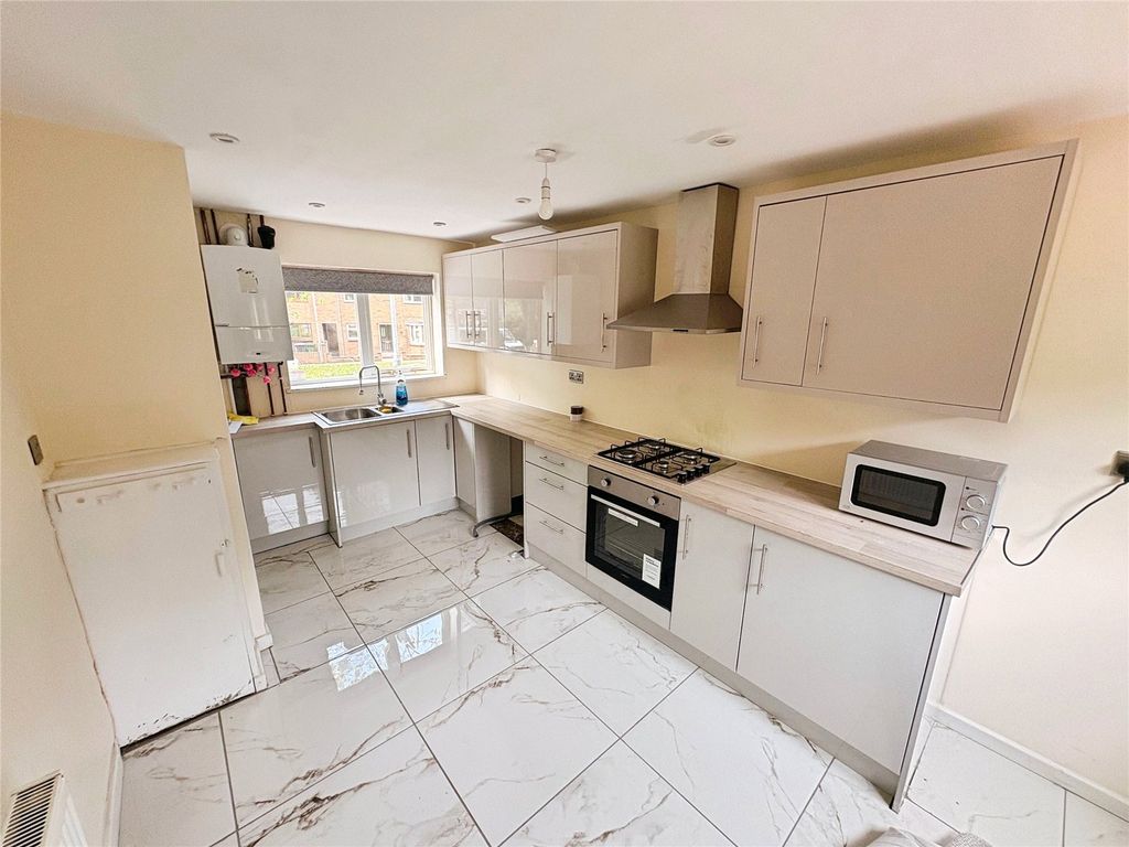 Property photo 3 of 8 Kitchen