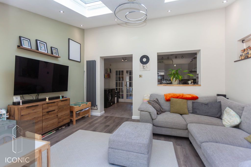 Property photo 3 of 13 Photo 4