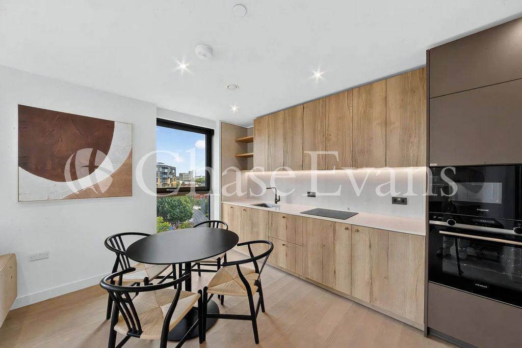 Property photo 3 of 19 Kitchen