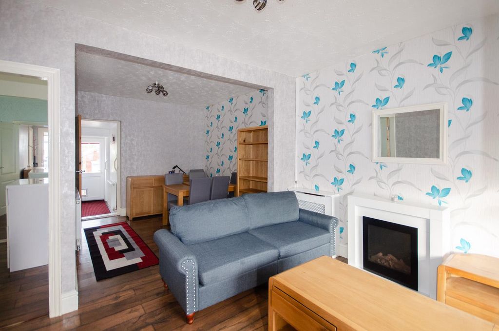 Property photo 2 of 12