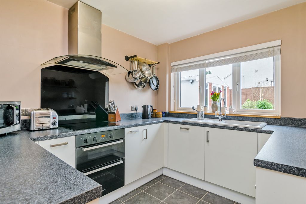 Property photo 2 of 22