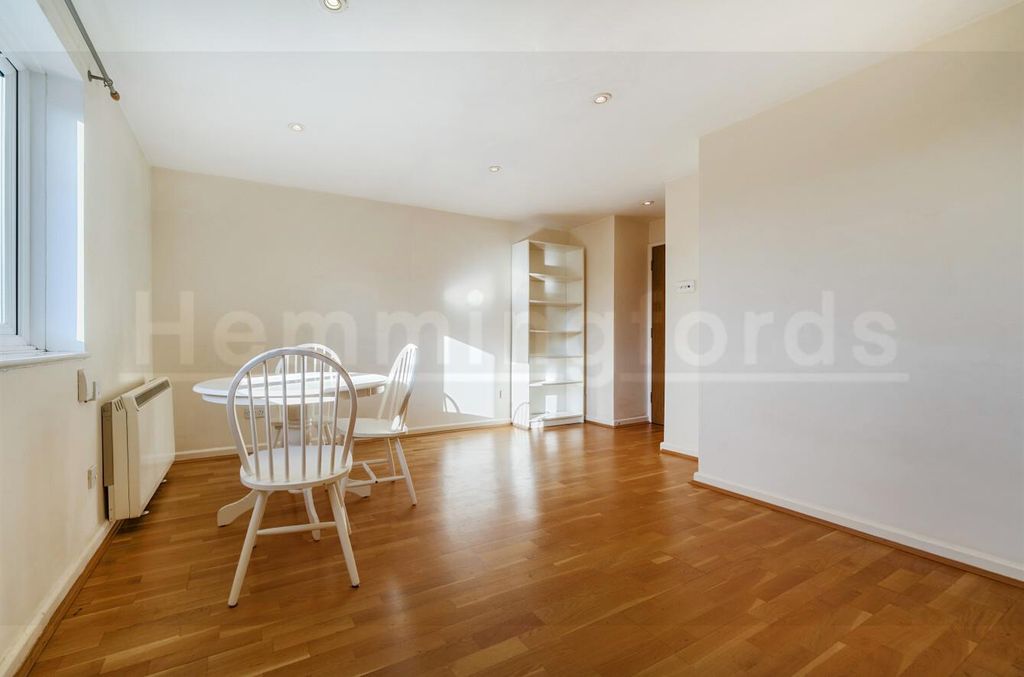 Property photo 3 of 13 d55B6c0d-d3B1-44Db-B5c9-40524F61691c.Jpg