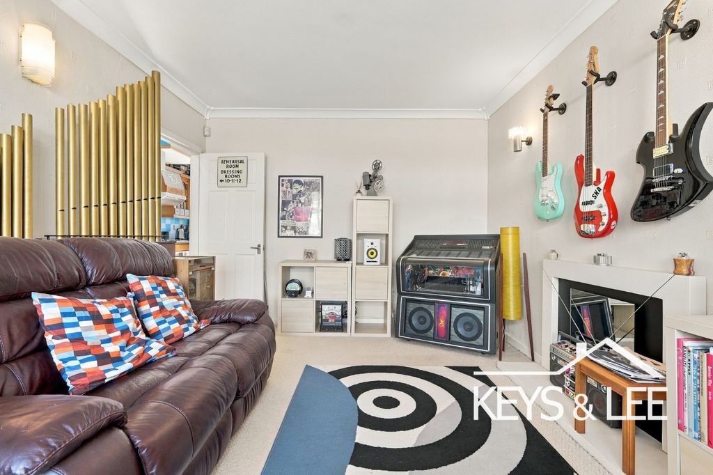 Property photo 3 of 13 5528787