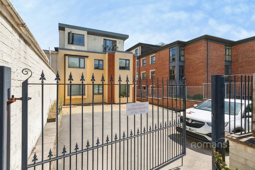 Property photo 1 of 8 Pbox-Img.Jpg