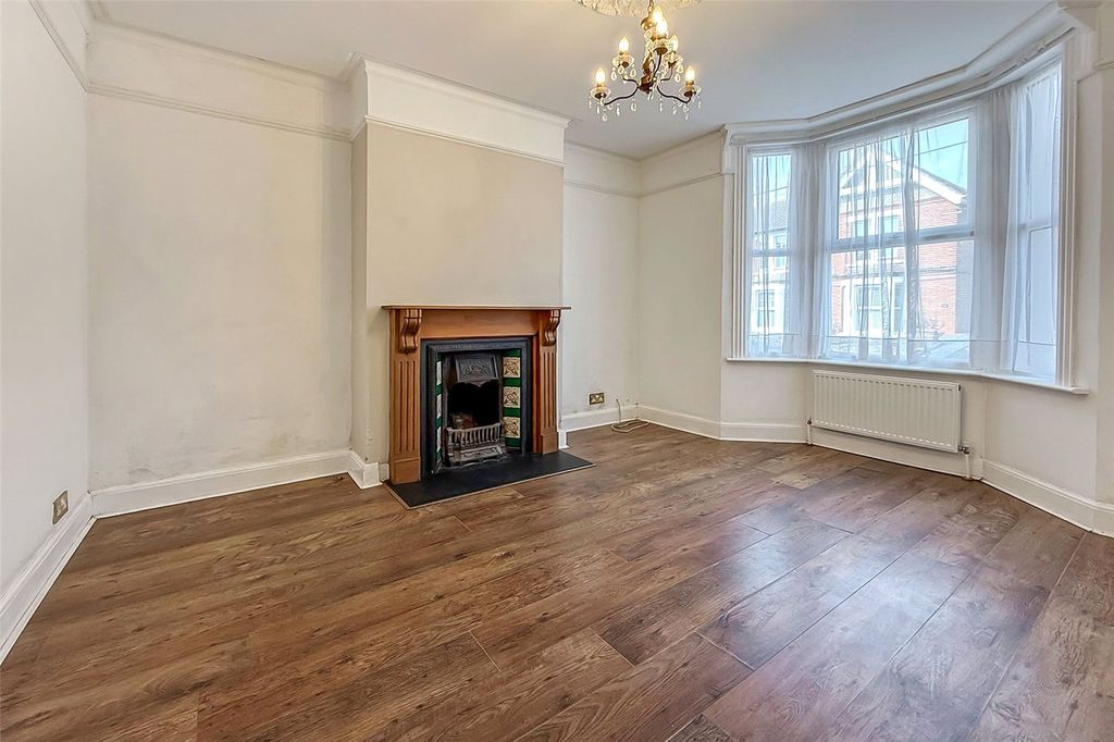 Property photo 2 of 17 Picture No. 24