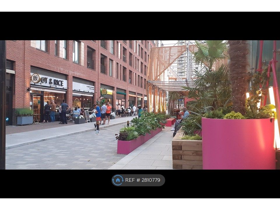 Property photo 2 of 10 Eateries Minutes Away