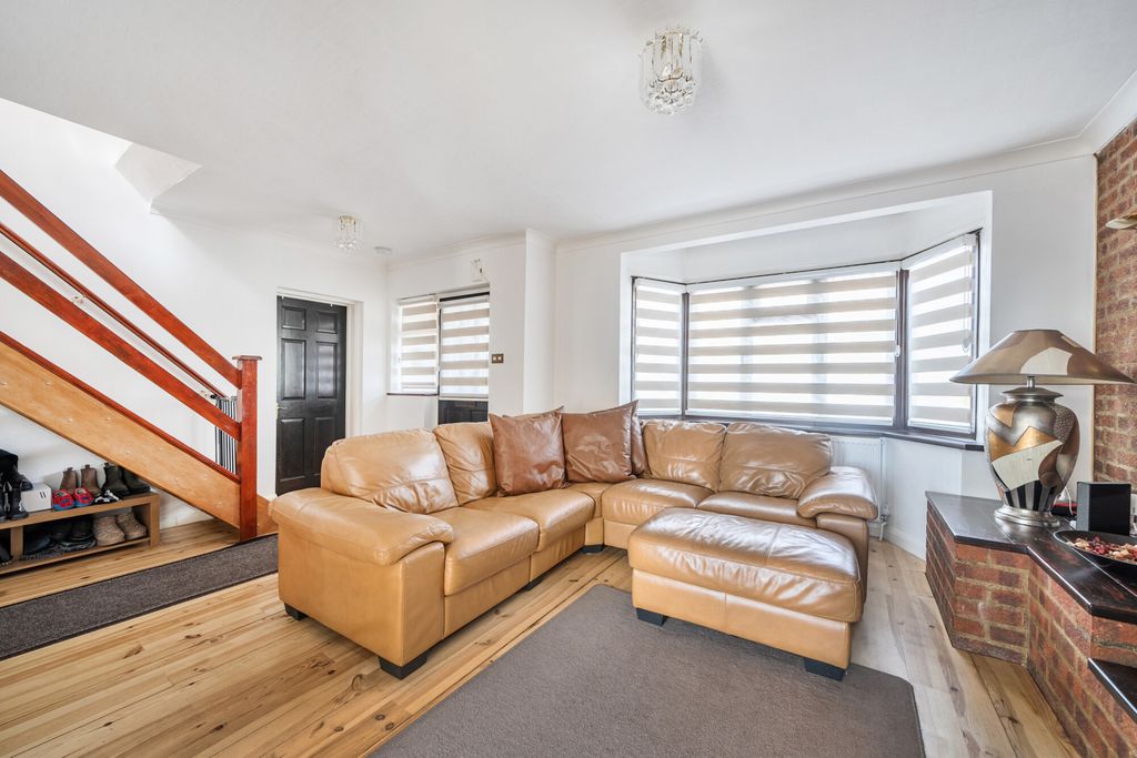 Property photo 3 of 22 1448493-8-69E890F...