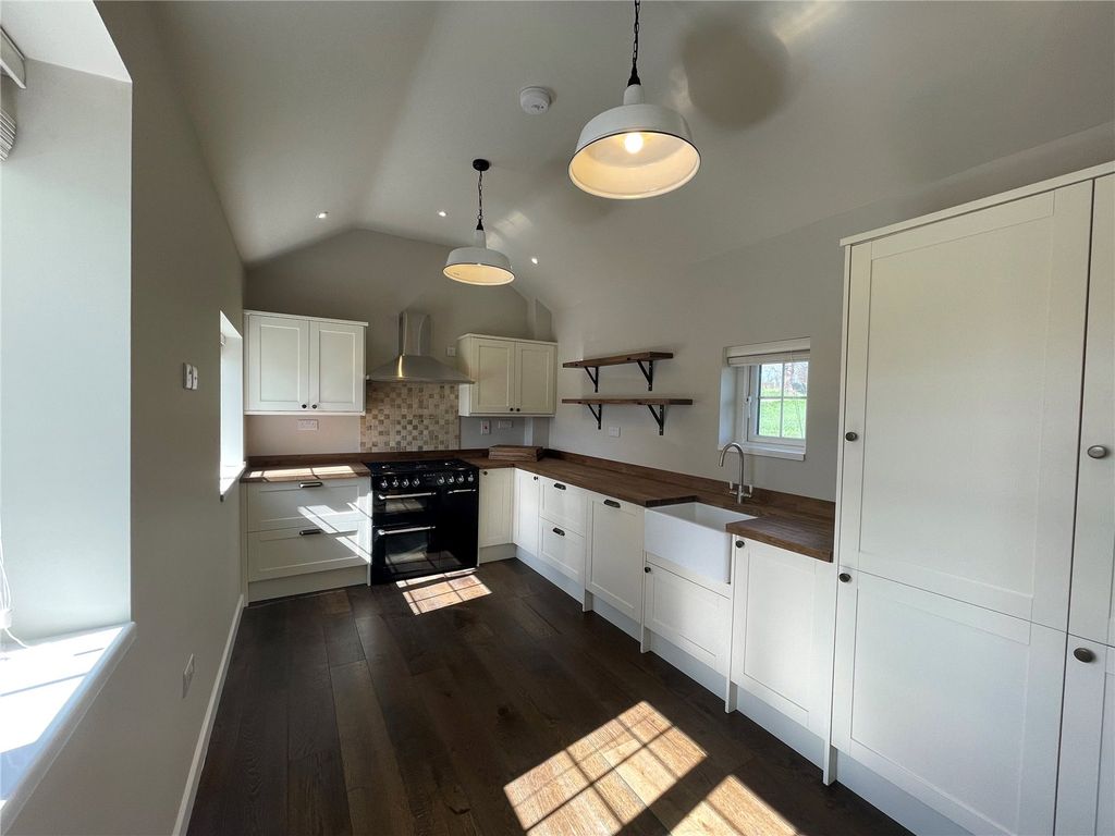 Property photo 2 of 14 Picture No. 35