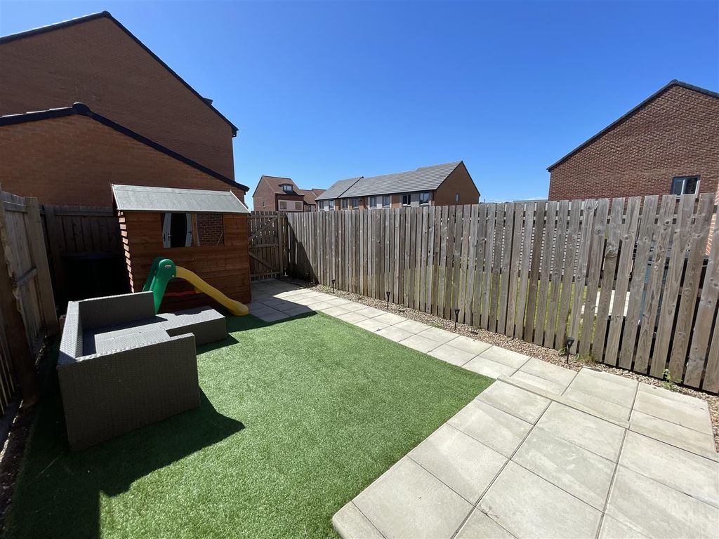 Property photo 2 of 10 Externally