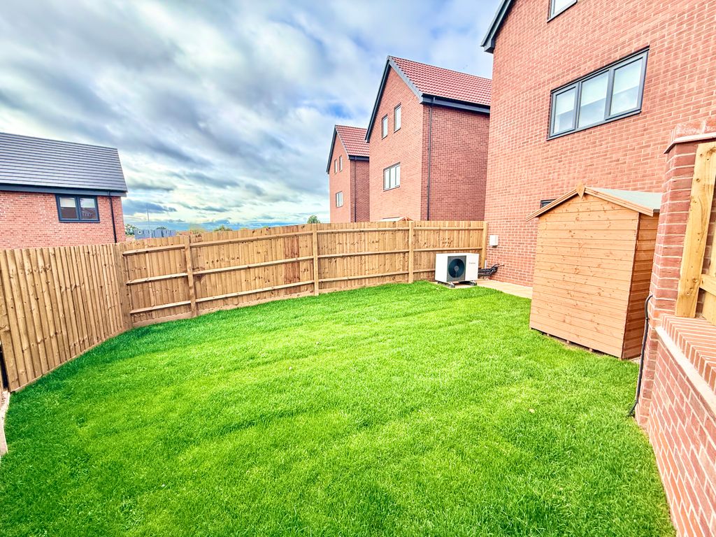 Property photo 2 of 27